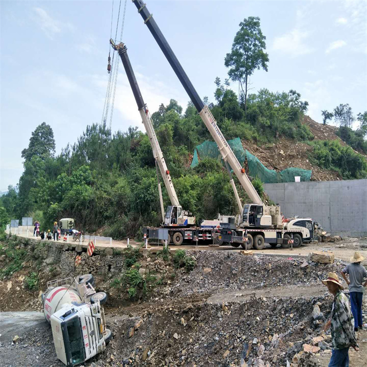 江永汽车掉沟里叫吊车救援要多少钱